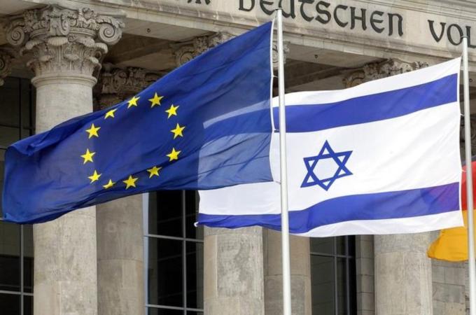 Flags in front of the Reichstag building