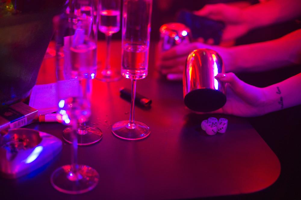 <p>Young people play a drinking game with dice at Linx, a new nightclub on Huaihai Road. Linx is marketing itself as Shanghai(***)s most exclusive nightclub - a (***)Royal Members Club(***), with links to the Royal Monaco Yacht Club.</p>