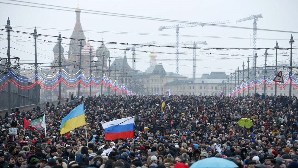 People march to commemorate Kremlin critic Nemtsov in central Moscow