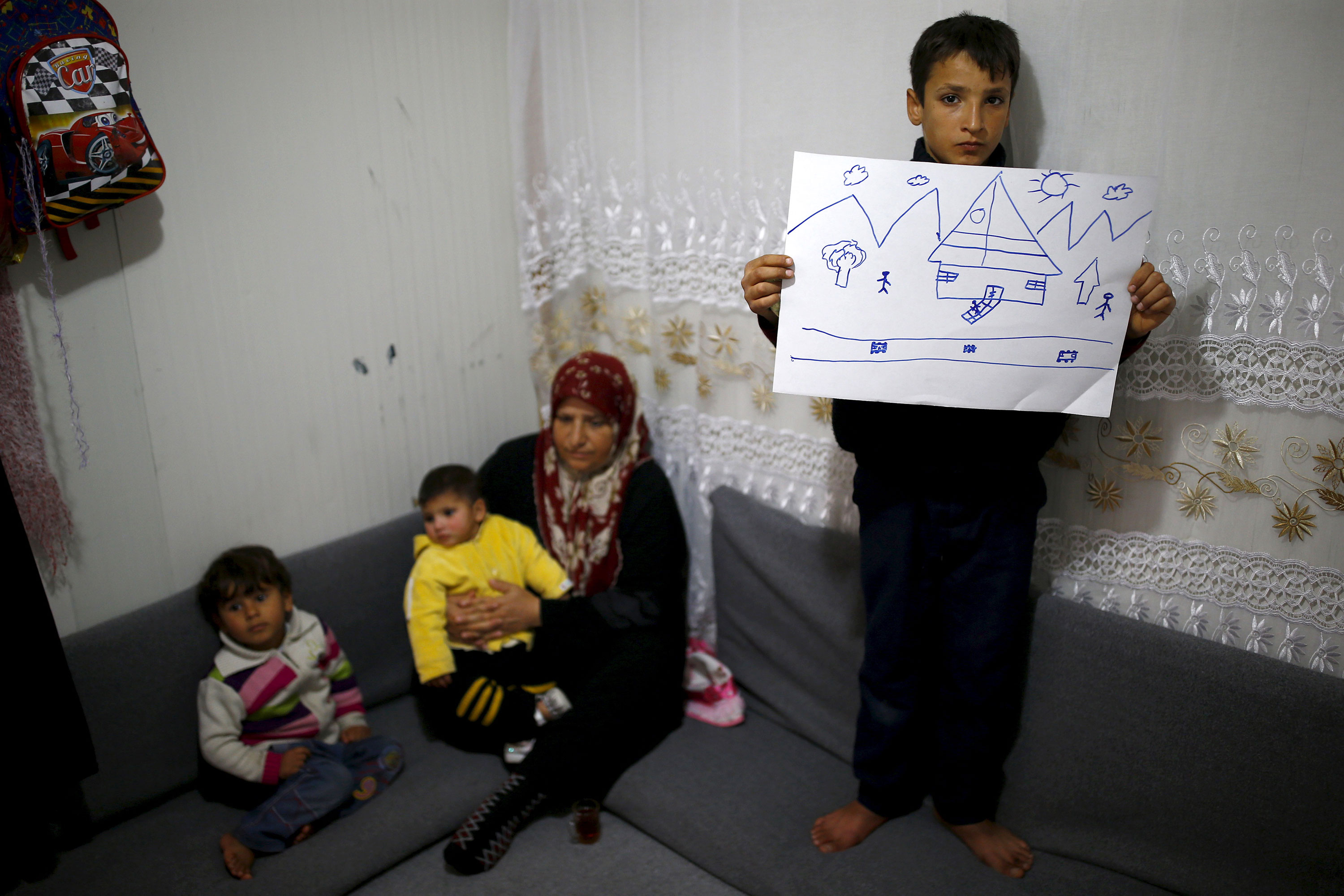 Young Syrians dream of home