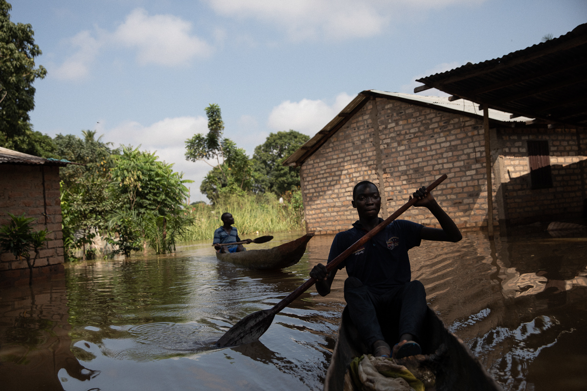 “For a family here, it is not easy to have enough money to build a house like that. Now, people have to start all over again, start from zero,” deplores Kaleb, 22-years-old, while wandering by boat in