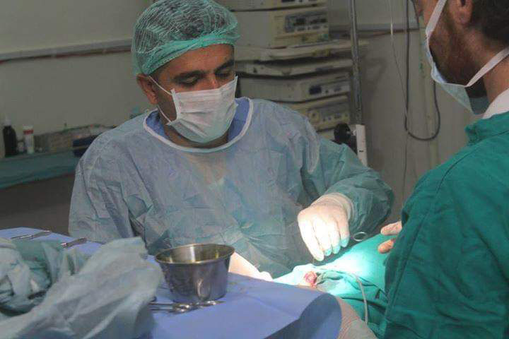Dr Tarraf in surgery at Maaret al-Numan hospital [Photo courtesy of Dr Tarraf]