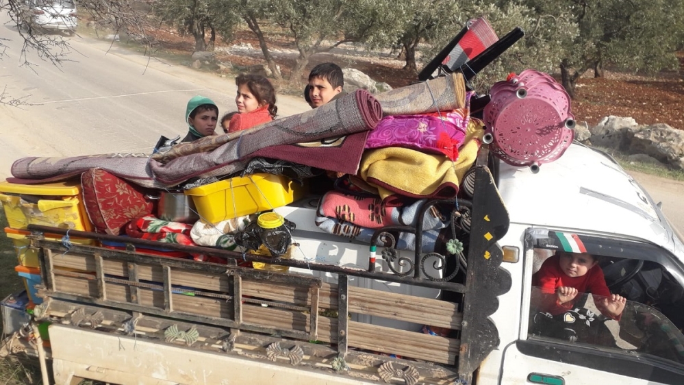 Families flee Idlib [Photo courtesy of World Vision Syria]