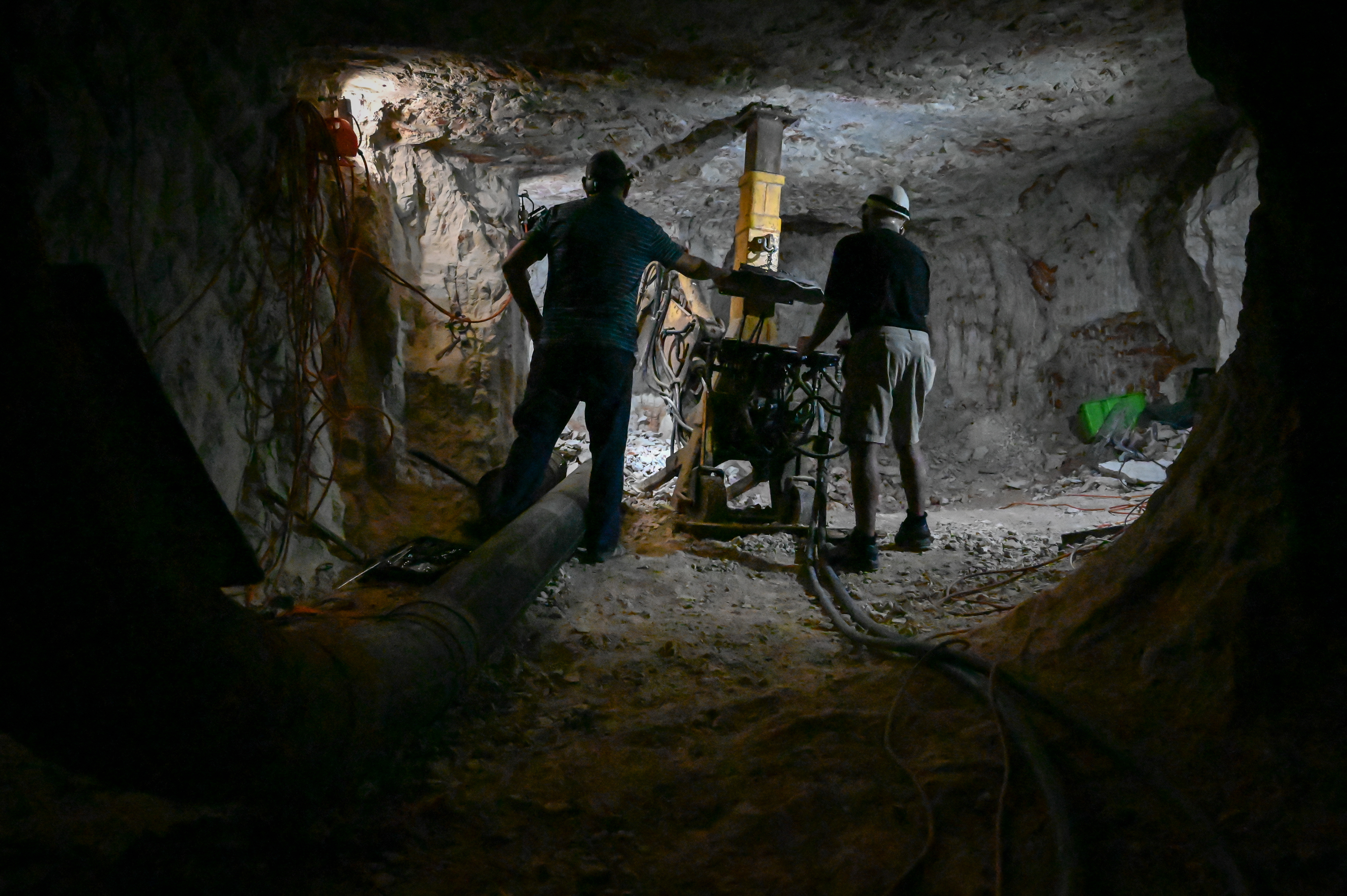 Jack and Gary dig out the walls of their mine, in search of a seam of opal