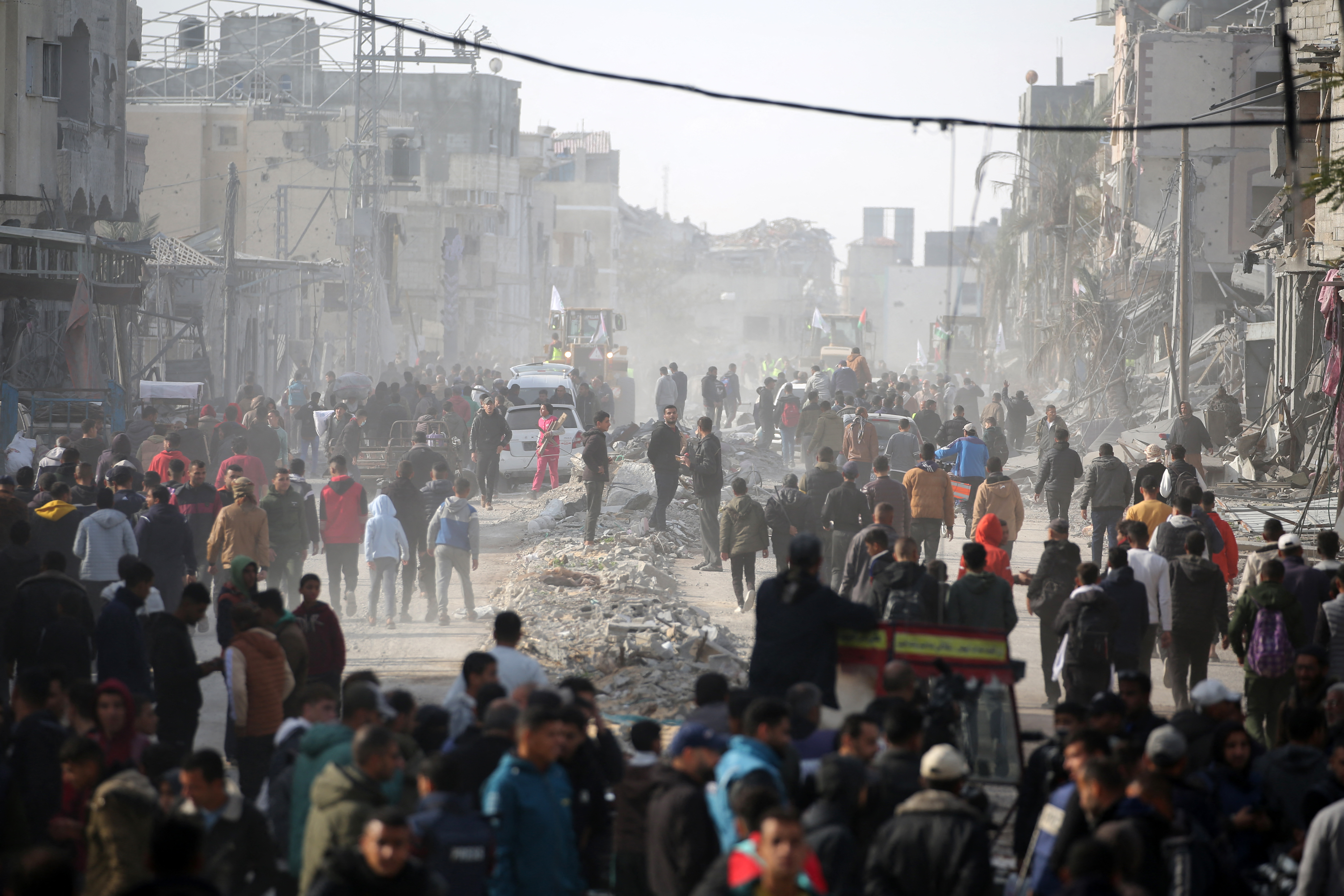 Displaced Palestinians return to Rafah in the southern Gaza Strip