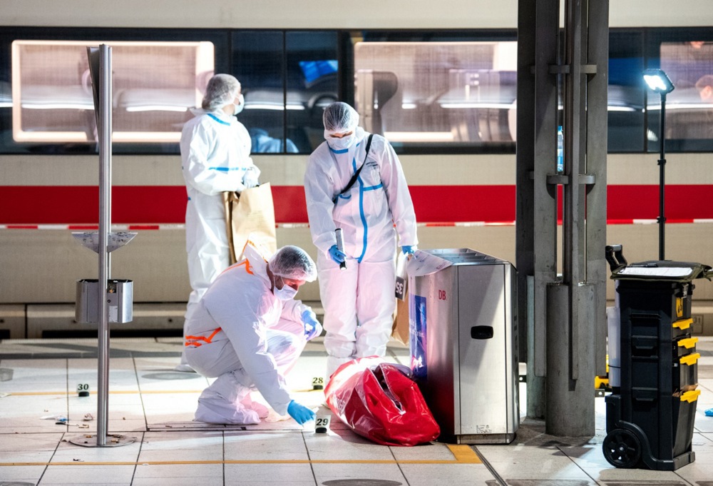 epa12129524 Forensic experts inspect the scene at the central station in Hamburg, Germany, 23 May 2025, following a knife attack at the station that left several people wounded, some critically according to police. The assailant was a 39-year-old woman the police said. EPA-EFE/DANIEL BOCKWOLDT