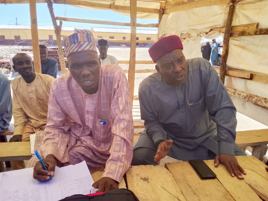 A committee registers returnees from Niger in Malam Fatori