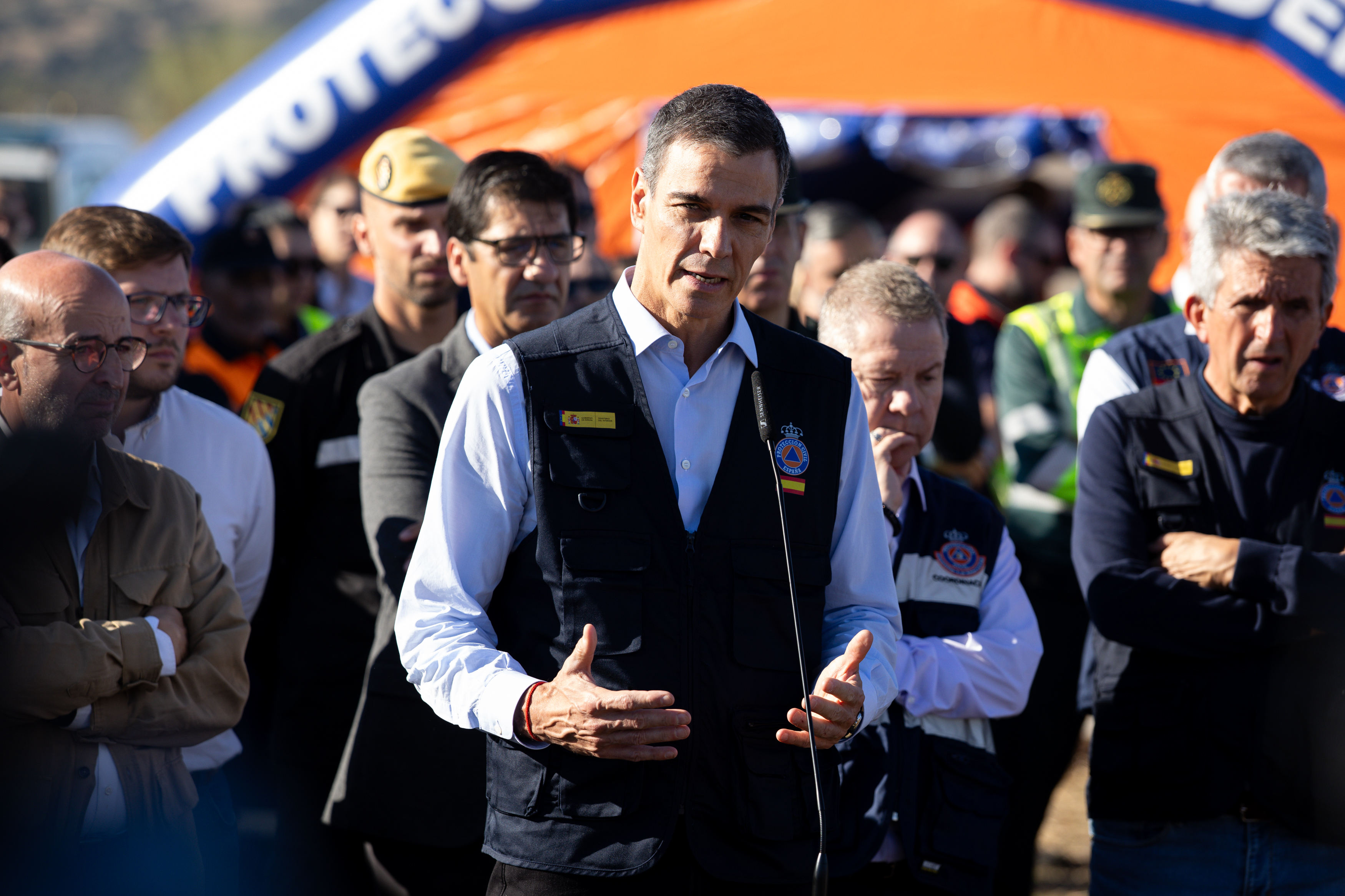 LOS YEBENES, SPAIN - OCTOBER 28: Pedro Sanchez, the Prime Minister of Spain speaks with media near the scene of a train crash on October 28, 2026 near Los Yebenes, Spain. At least 64 people were reported dead after a high-speed Renfe train hit an Iryo train near the kilometer marker 118, between the towns of Mora and Orgaz and Urda, in Toledo province. (Photo by Florencia Tan Jun/Getty Images)